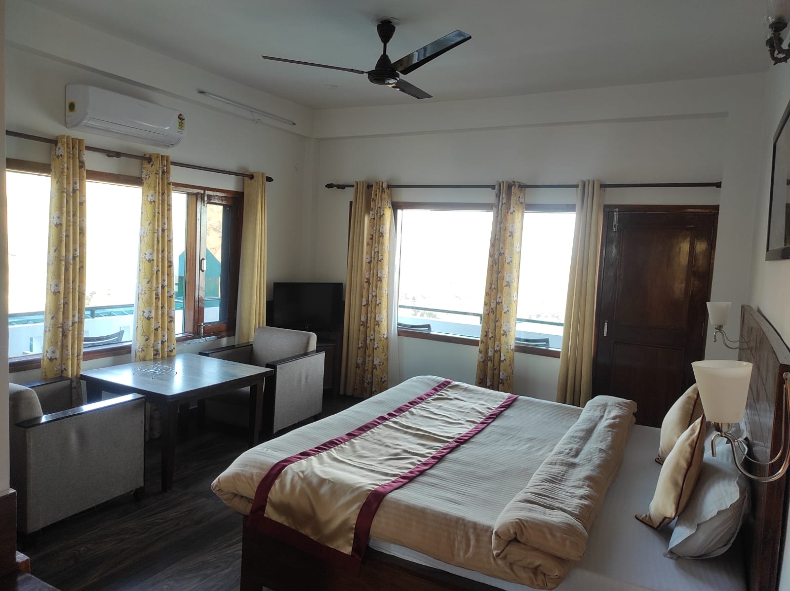 Super Deluxe Room at Birds View Kasauli